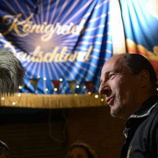 Königreich-Gründer Peter Fitzek bei der Vorpremiere des Theaterstücks "König von Deutschland".