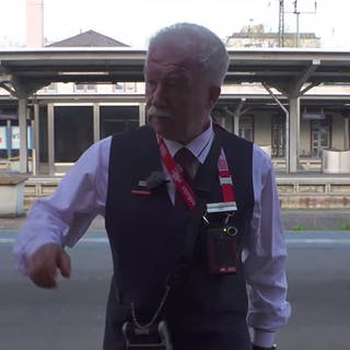 Zugbegleiter mit Dashcam