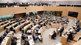 Blick in den Plenarsaal während einer Landtagsdebatte