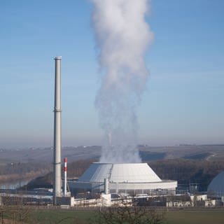 Das Kernkraftwerk Neckarwestheim. Die verbleibenden drei deutschen Atomkraftwerke sollen maximal bis zum 15. April 2023 weiterlaufen können. Das hat Kanzler Olaf Scholz (SPD) entschieden. 