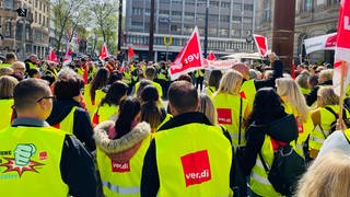 Streikende in Karlsruhe