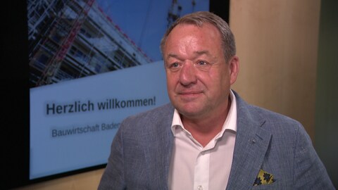  Markus Böll ist der Präsident der Bauwirtschaft Baden-Württemberg. Sein Verband vertritt rund 1.700 Betriebe mit etwa 46.000 Beschäftigten, die meist in den Sparten Hochbau, Tief- und Stra­ßen­bau und Ausbau arbeiten. 