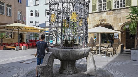 Der Hans-Im-Glück-Trinkwasserbrunnen in der Stuttgarter Innenstadt. 