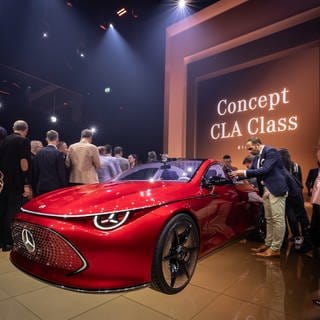 Mit dem Concept CLA Class gibt Mercedes-Benz einen Ausblick auf die elektrische C-Klasse.