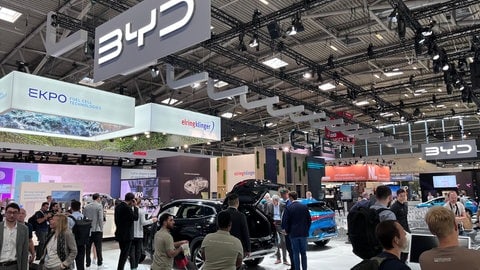 Der Messestand des chinesischen Elektroauto-Herstellers BYD auf der IAA mobility 2023.