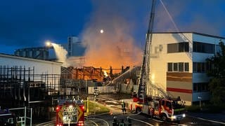 In Horb am Neckar (Kreis Freudenstadt) brennt es im Industriegebiet.