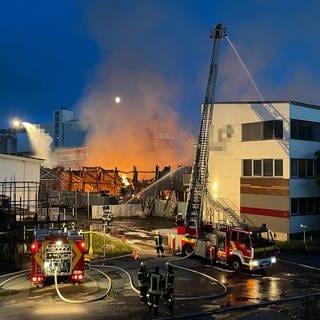 In Horb am Neckar (Kreis Freudenstadt) brennt es im Industriegebiet.
