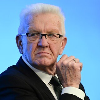 Winfried Kretschmann (Bündnis 90Die Grünen), Ministerpräsident von Baden-Württemberg, nimmt im Landtag an einer Landespressekonferenz teil.