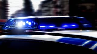 Symbolbilder - Polizei Blaulicht - 2023 Ein Einsatzfahrzeug der Polizei, Streifenwagen mit Blaulicht in München