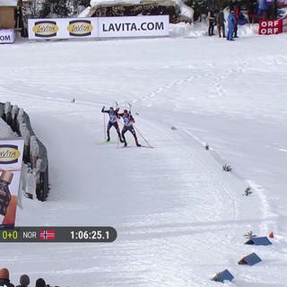 Biathlon Teilnehmende beim Skifahren