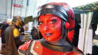Eine Cosplayerin verkörpert auf der auf der Comicmesse "Comic Con Stuttgart" eine Twi'lek aus dem Star Wars-Universum. 