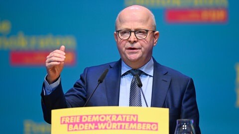 Michael Theurer, Landesvorsitzender der FDP Baden-Württemberg, spricht beim Landesparteitag der FDP Baden-Württemberg zu den Delegierten.