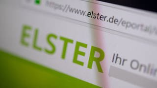 Die Webadresse des Portals der deutschen Steuerverwaltungen zur Abwicklung der Steuererklärungen und Steueranmeldungen über das Internet, Elster, ist auf einem Monitor zu sehen.
