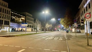 Leere Straßen in der Heilbronner Innenstadt während der Ausgangssperre in der Corona-Pandemie.