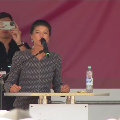 Sahra Wagenknecht hält eine Rede