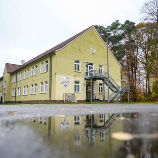 Ein Unterkunftsgebäude auf dem Gelände vom Geflüchteten-Ankunftszentrum.