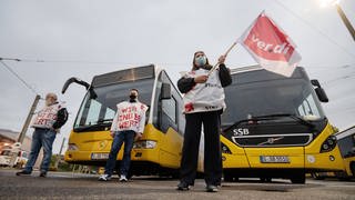 Die Gewerkschaft ver.di hat für Freitag zu Warnstreiks bei kommunalen Verkehrsbetrieben in fast ganz Deutschland aufgerufen. 