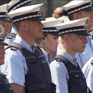 trauernde Polizisten in Mannheim
