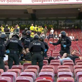 Polizei Einsatz Übung im Stadion