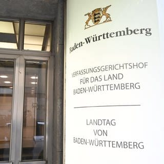 Der Eingang des Verfassungsgerichtshofes für das Land Baden-Württemberg. 