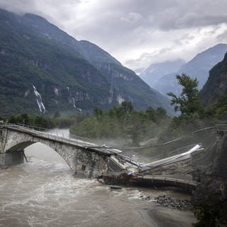 Die eingestürzte Visletto-Brücke zwischen Visletto und Cevio