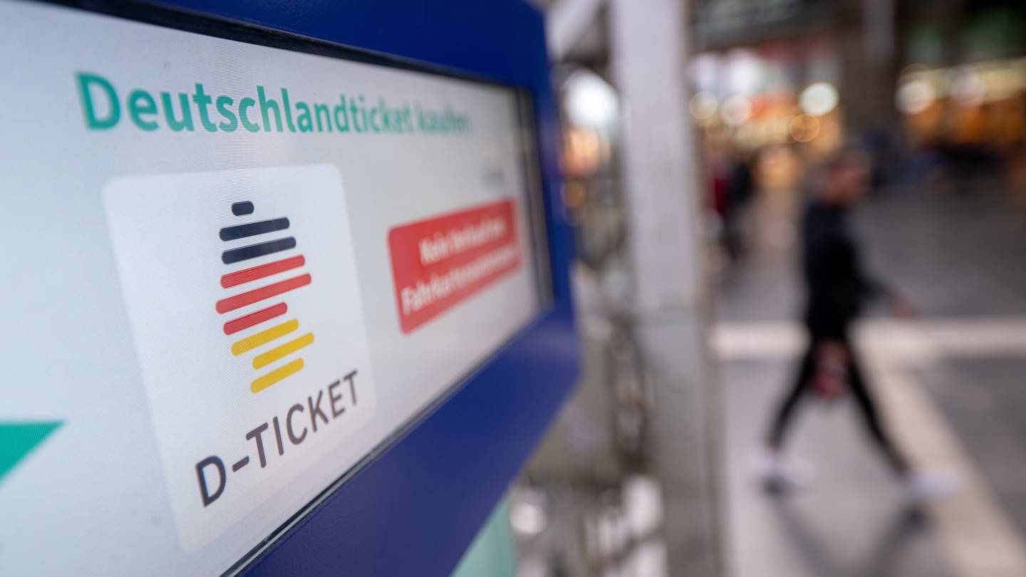 Mit dem 49 Euro teuren Deutschlandticket bundesweit mobil im Nah- und Regionalverkehr.
