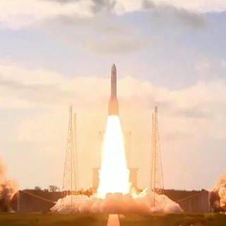 Die Ariane 6-Rakete startet in Französisch-Guayana ins Weltall.