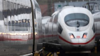 ICE-Züge der Deutschen Bahn stehen auf Abstellgleisen