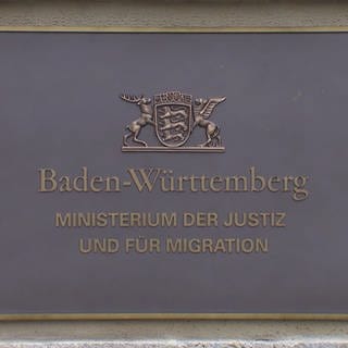 Schild des Ministerium für Justiz und Migration