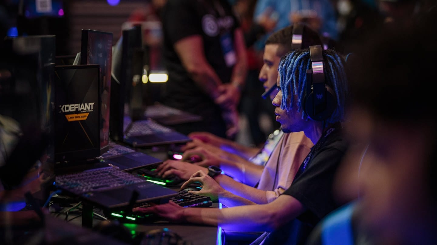 Junge Menschen Spielen XDefiant bei der Eröffnung der weltgrößten Computerspiel- und Videospiel-Messe Gamescom in Sao Paulo (Archivbild).