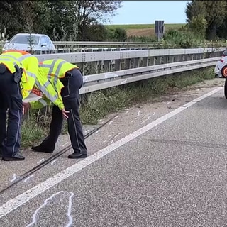 Polizisten am Unfallort