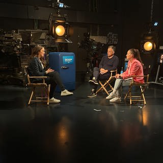 FDP-Landtagsabgeordnete Alena Fink-Trauschel (links) im Gespräch mit SWR-Redakteur Henning Otte und SWR-Redakteurin Alexandra Gondorf im Studio