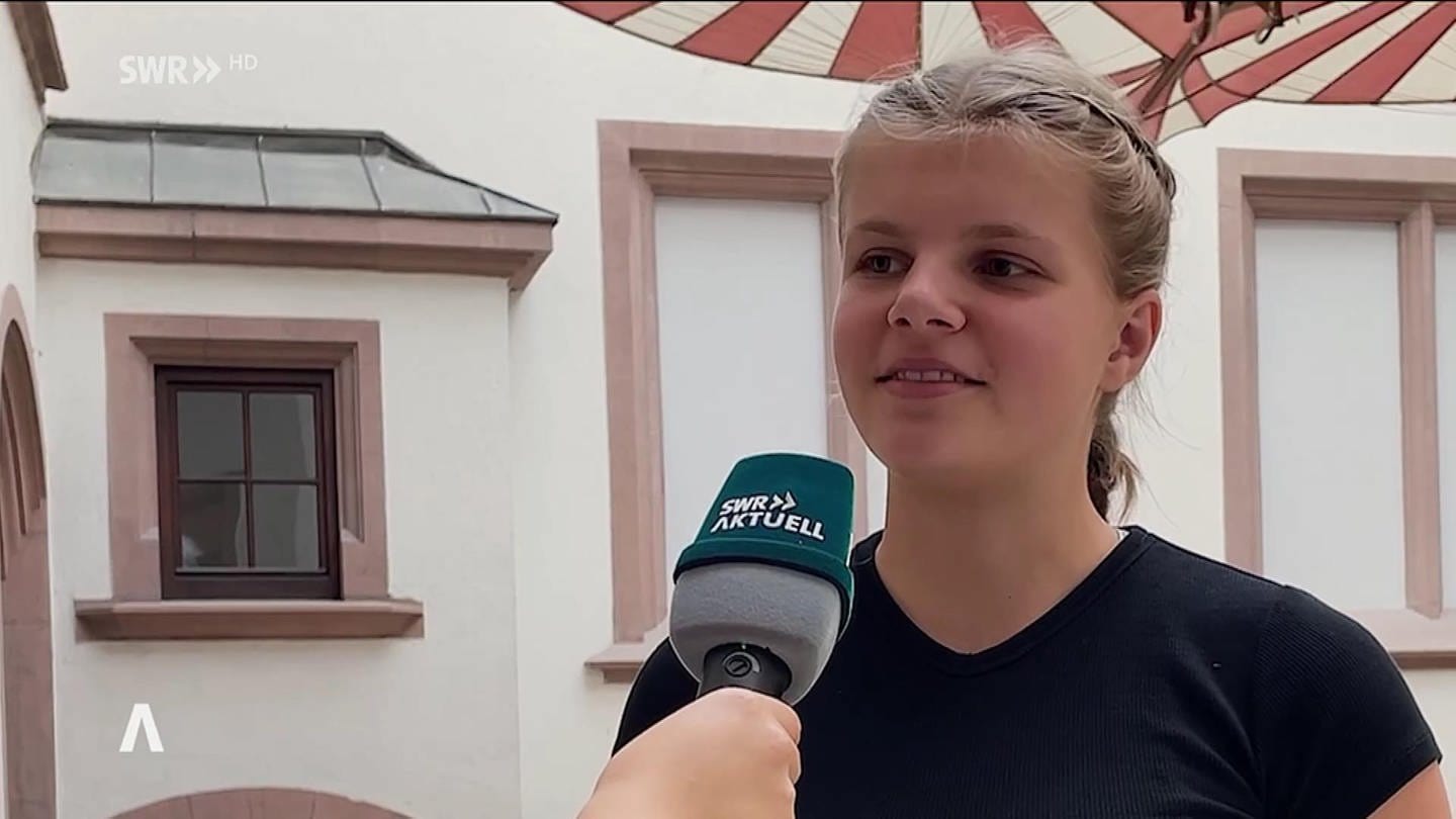 Emilia Stella Schneider ist 16 und sitzt für die Junge Ulmer Liste als Stadträtin im neuen Gemeinderat. Am Mittwoch hatte die Schülerin ihre erste Sitzung.