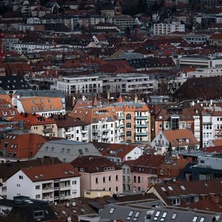 In BW haben viele Städte und Gemeinden Finanzprobleme. Deshalb fordern sie mehr Geld vom Land.