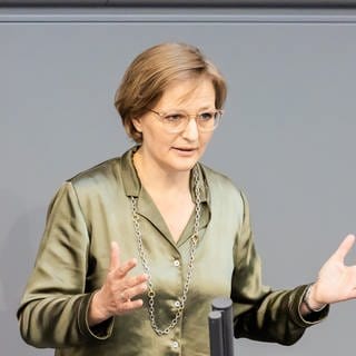 Franziska Brantner (Grüne), Parlamentarische Staatssekretärin im Bundesministerium für Wirtschaft und Klimaschutz, spricht im Plenum des Deutschen Bundestages. 