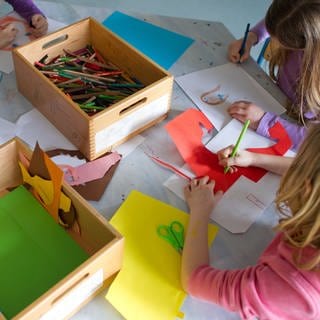 Ganztagsbetreuung, Grundschulkinder malen