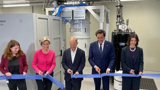 Bundeskanzler Olaf Scholz (SPD) bei der Eröffnung des neuen Rechenzentrums von IBM in Ehningen (Kreis Böblingen).