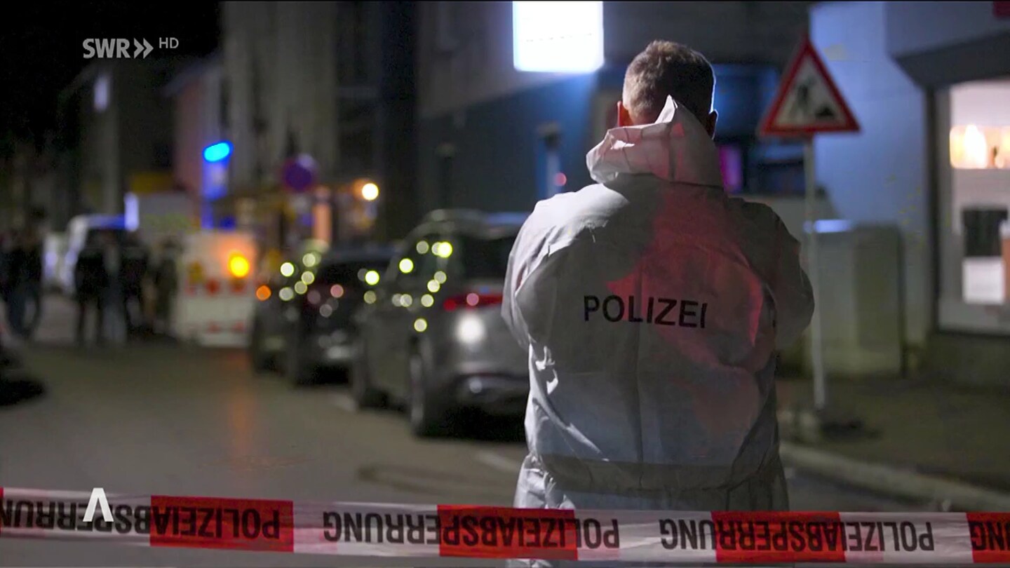 Polizisten am Tatort in Göppingen