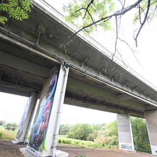 Die Brücke über das Körschtal bei Stuttgart ist sanierungsbedürftig. Das Land Baden-Württemberg will mit einer Sammelausschreibung Tempo in die Sanierung bringen.