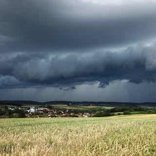 Eine Gewitterzelle über Baden-Württemberg