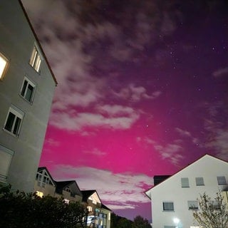 SWR-Aktuell-Leserin Vivi hat Polarlichter in Böblingen fotografiert.