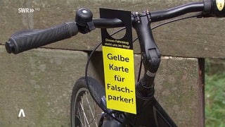 Fahrrad mit einer gelben Karte