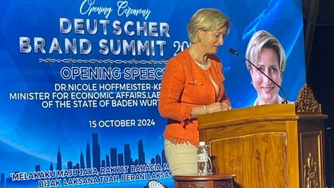 Baden-Württembergs Wirtschaftsministerin Nicole Hoffmeister-Kraut (CDU) eröffnet in Malaysia eine Messe.