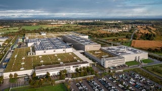 Ein Luftbild der neuen Batterie-Recyclingfabrik von Mercedes-Benz in Kuppenheim