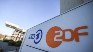 Ein Schild des Beitragsservice von ARD und ZDF.