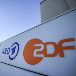 Ein Schild des Beitragsservice von ARD und ZDF.