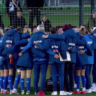 Das Team der Frauenmannschaft des TSG Hoffenheim bei der Teambesprechung