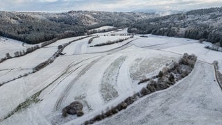 Schneebedeckte Landschaft bei Rottweil. In der Nacht hat es in Baden-Württemberg vielerorts geschneit.