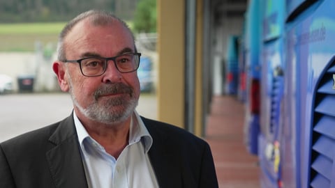 Franz Schweizer ist Geschäftsführer eines Busdepots im Schwarzwald. Wenn das Personal mal nicht ausreicht, springt er oft selbst ein.