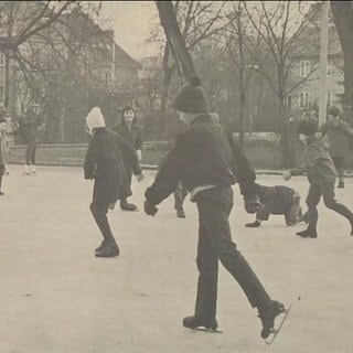 Archivbild von Menschen auf der Eislaufbahn in Aalen